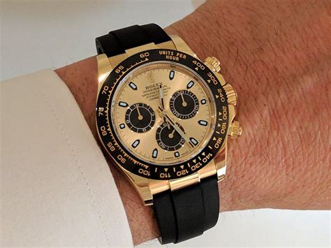 coatto con rolex sul motorino